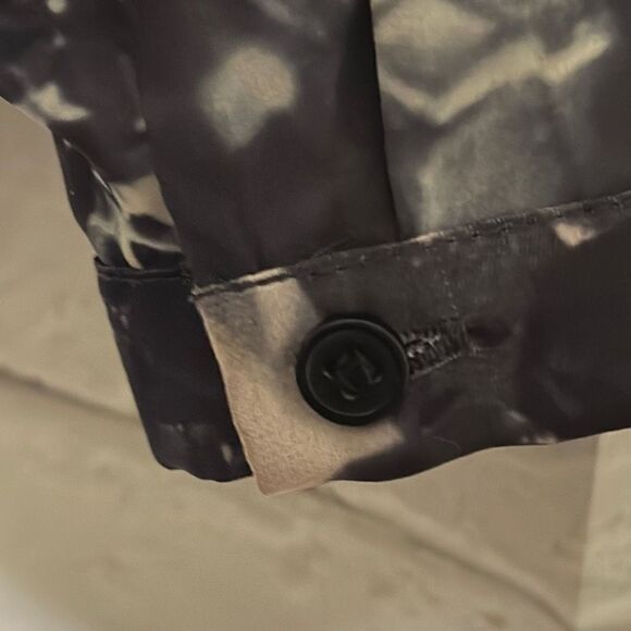 H & M  - Picture 3 of 4